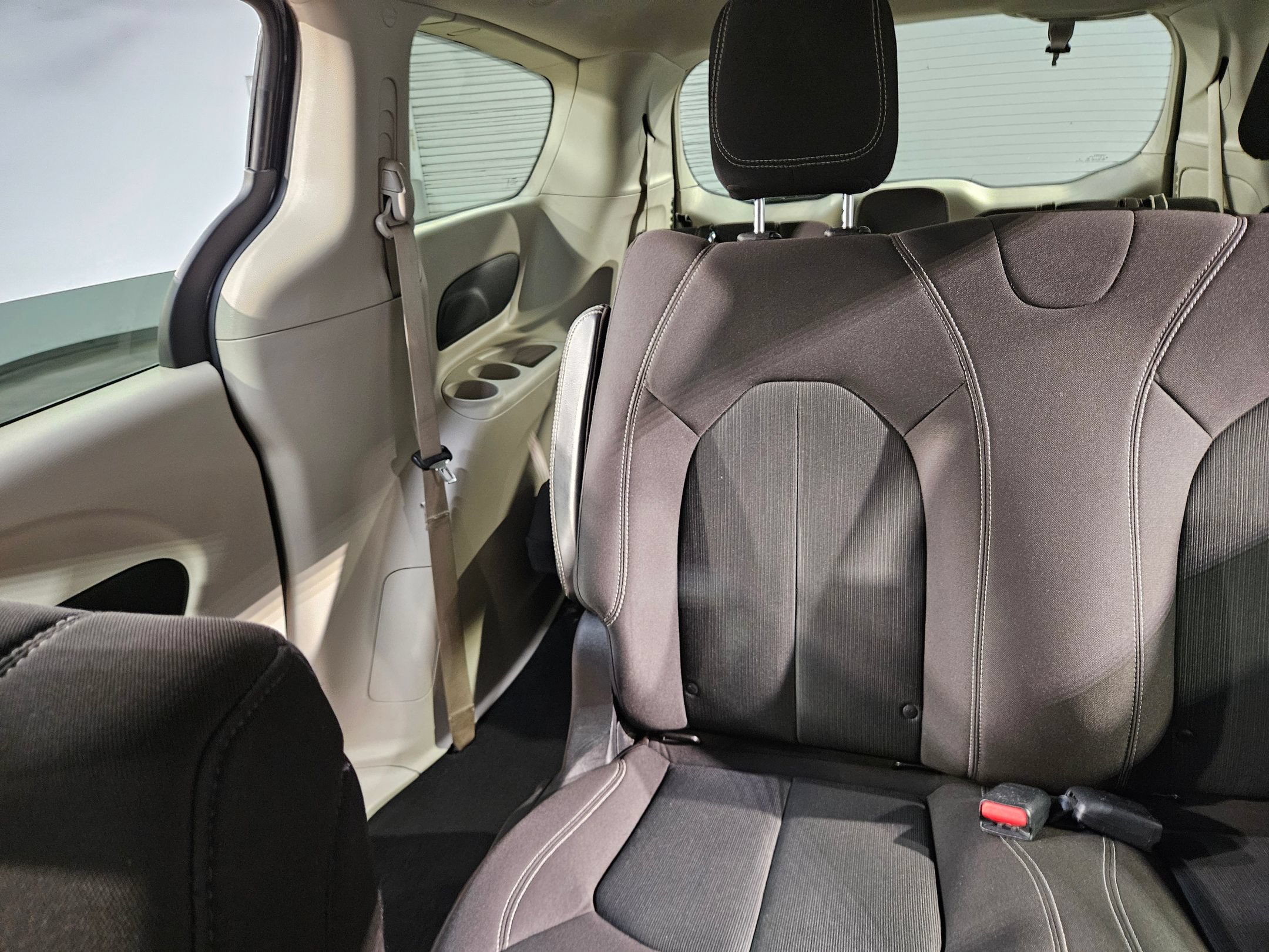 Used 2021 Chrysler Voyager L FWD image 12