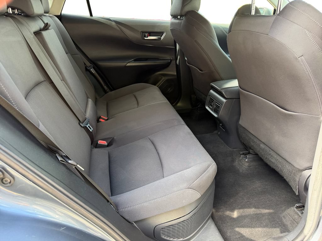 Used 2021 Toyota Venza LE AWD/4WD image 9