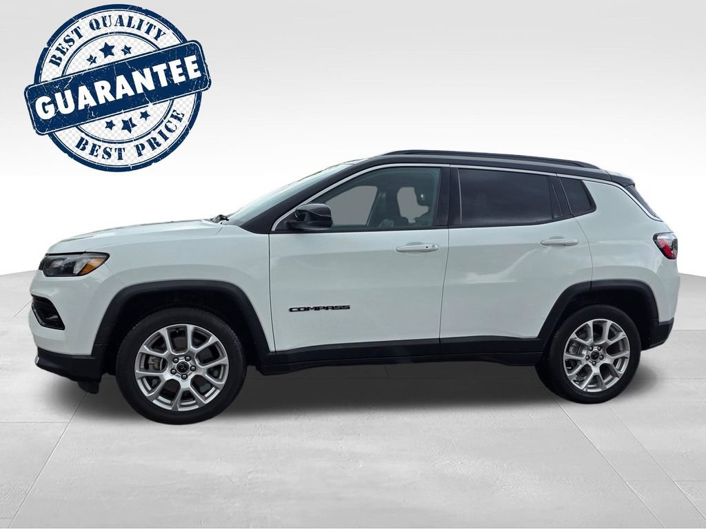 Used 2025 Jeep Compass Limited AWD/4WD image 3