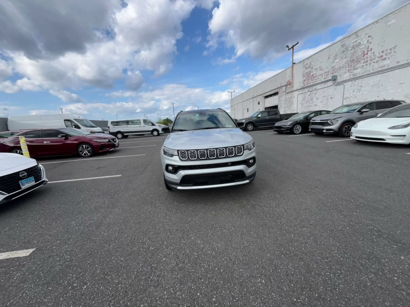Used 2025 Jeep Compass Limited AWD/4WD image 4