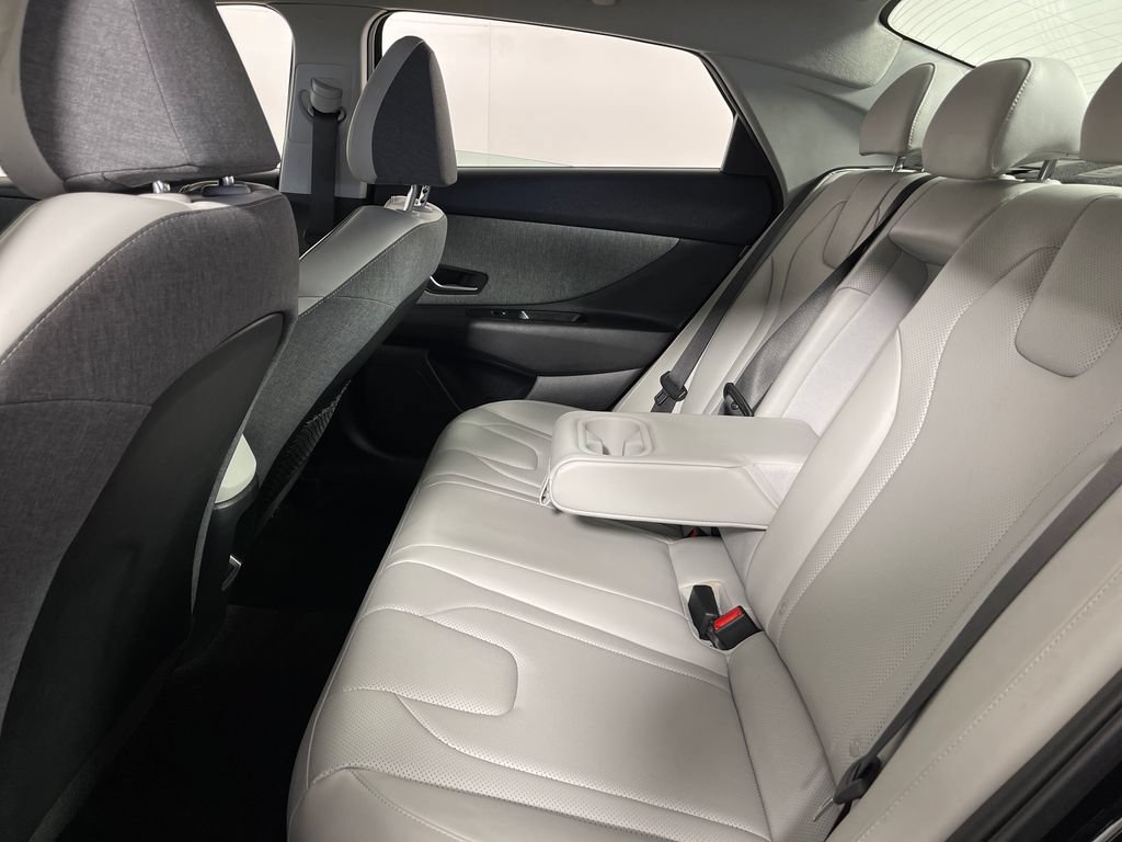 Certified 2025 Hyundai Elantra Limited FWD image 13