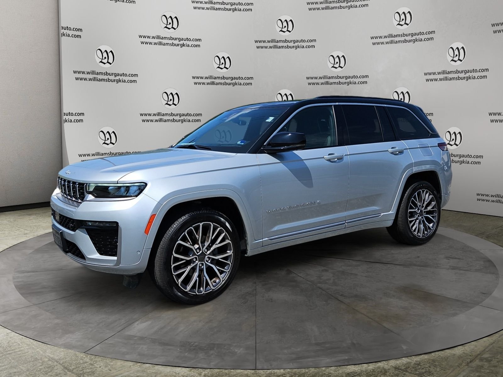 New 2026 Jeep Grand Cherokee Summit w/ Adv Protech Group IV AWD/4WD image 1
