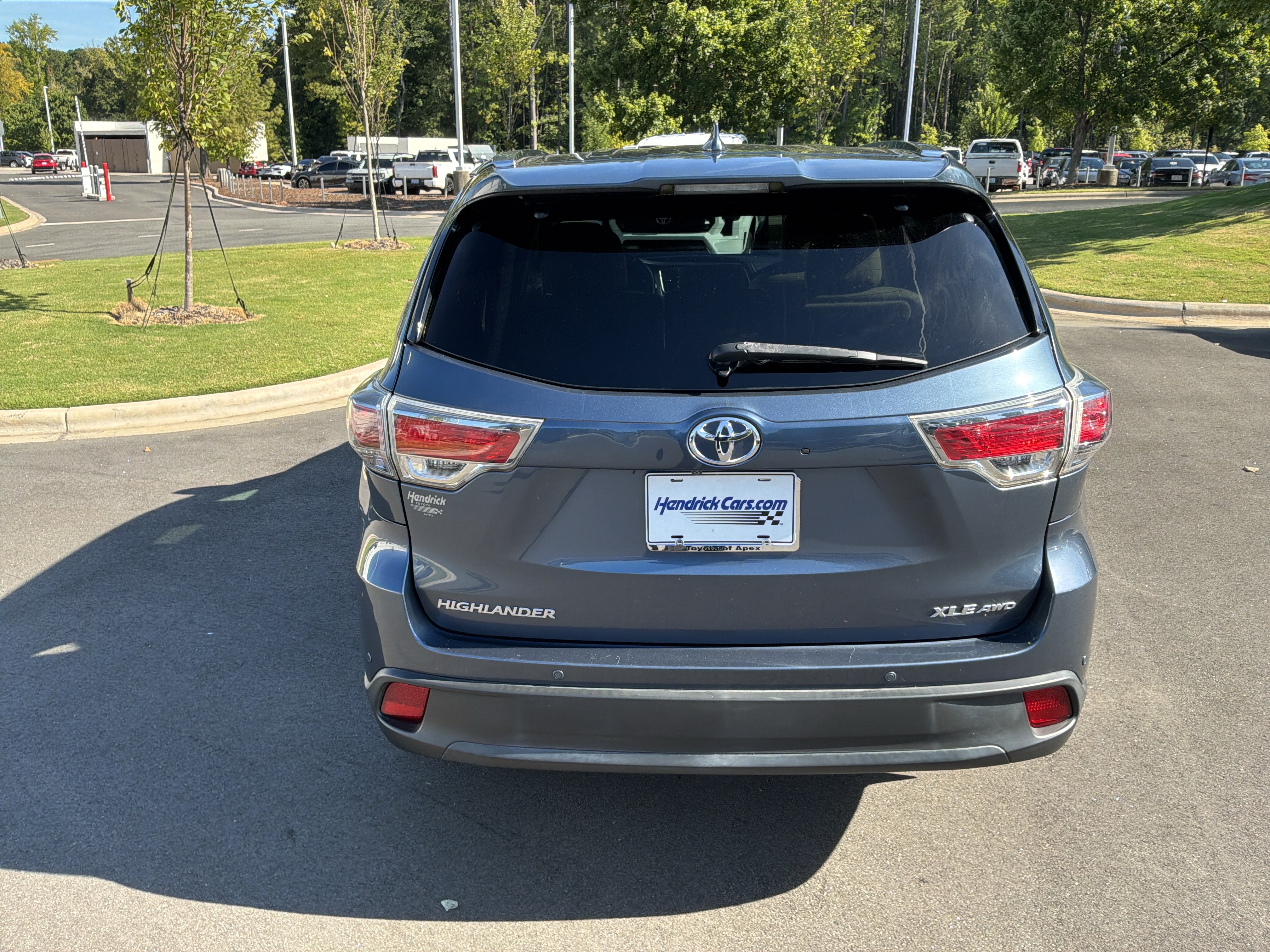 Used 2015 Toyota Highlander XLE AWD/4WD image 9