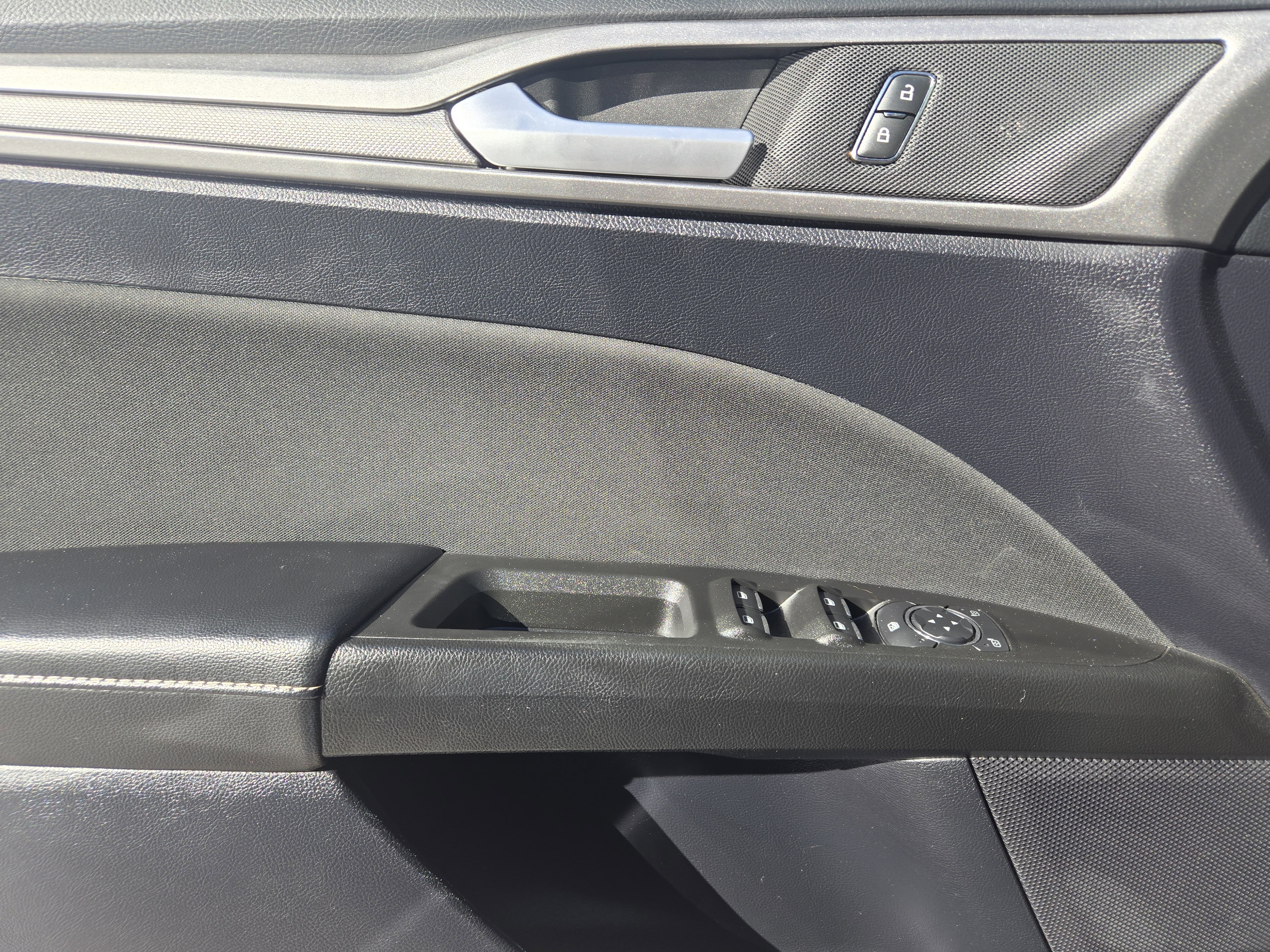 Used 2020 Ford Fusion SE image 26