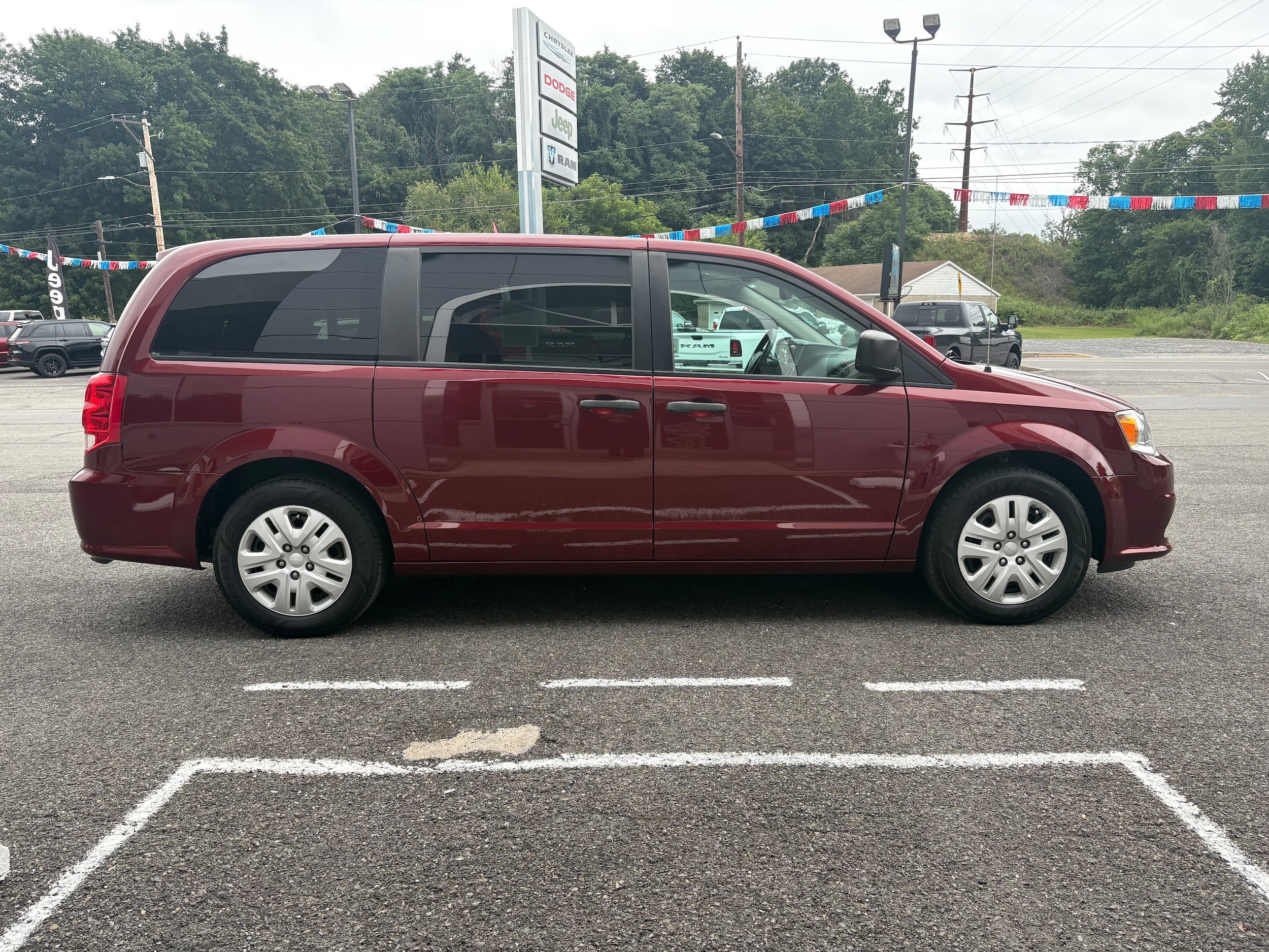 Used 2019 Dodge Grand Caravan SE FWD image 6