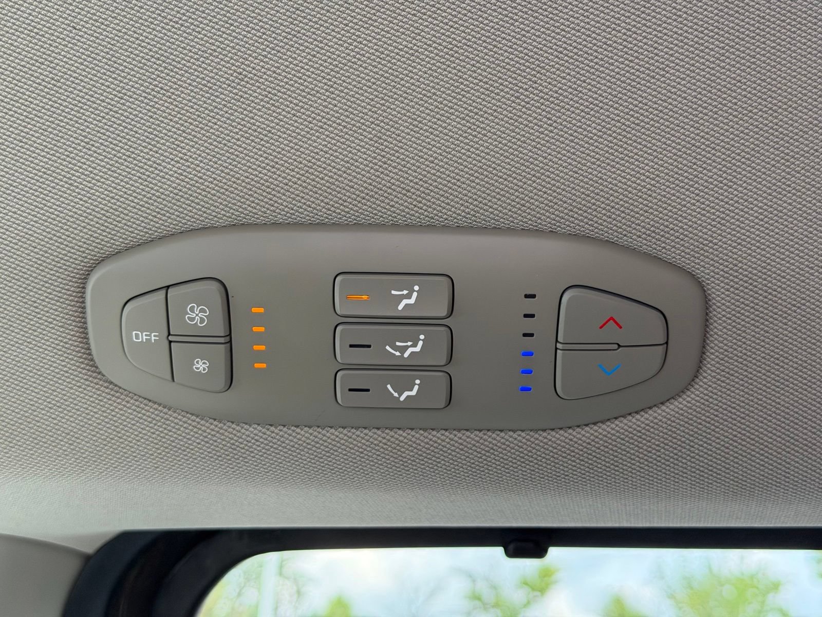 Used 2017 Kia Sedona LX w/ LX Essentials Premium Package FWD image 27