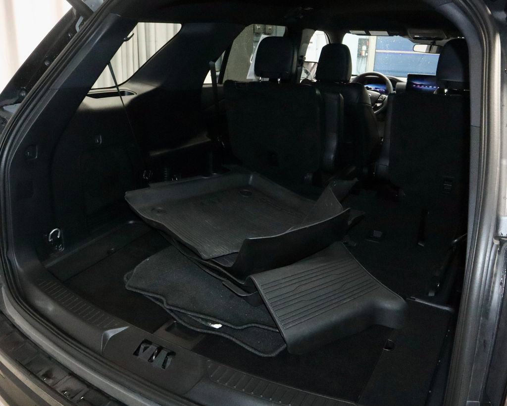 Used 2025 Ford Explorer ST-Line image 14