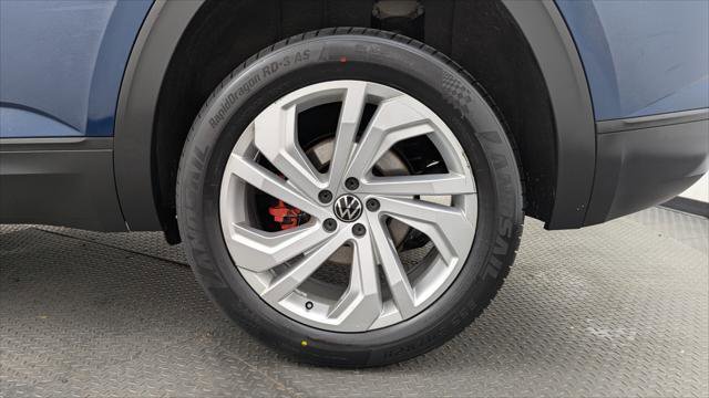 Used 2021 Volkswagen Atlas Cross Sport SEL image 34