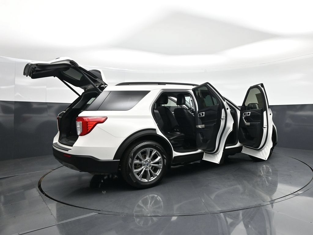 Certified 2021 Ford Explorer XLT w/ Equipment Group 202A RWD image 5
