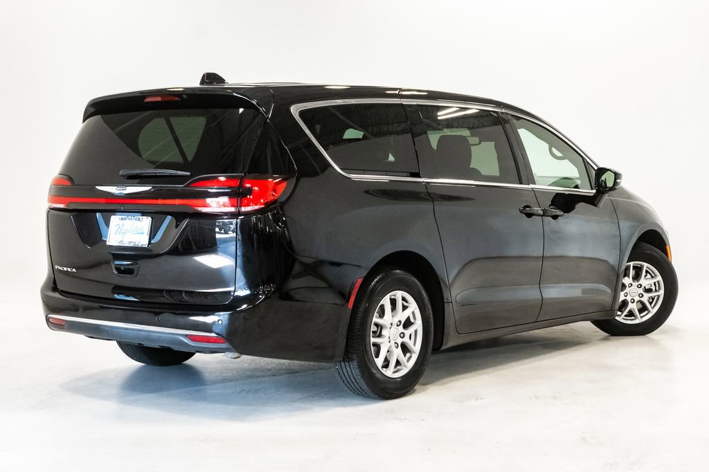 Used 2025 Chrysler Pacifica Select FWD image 30