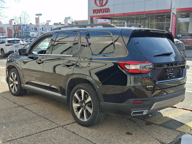 Used 2023 Honda Pilot Touring image 4