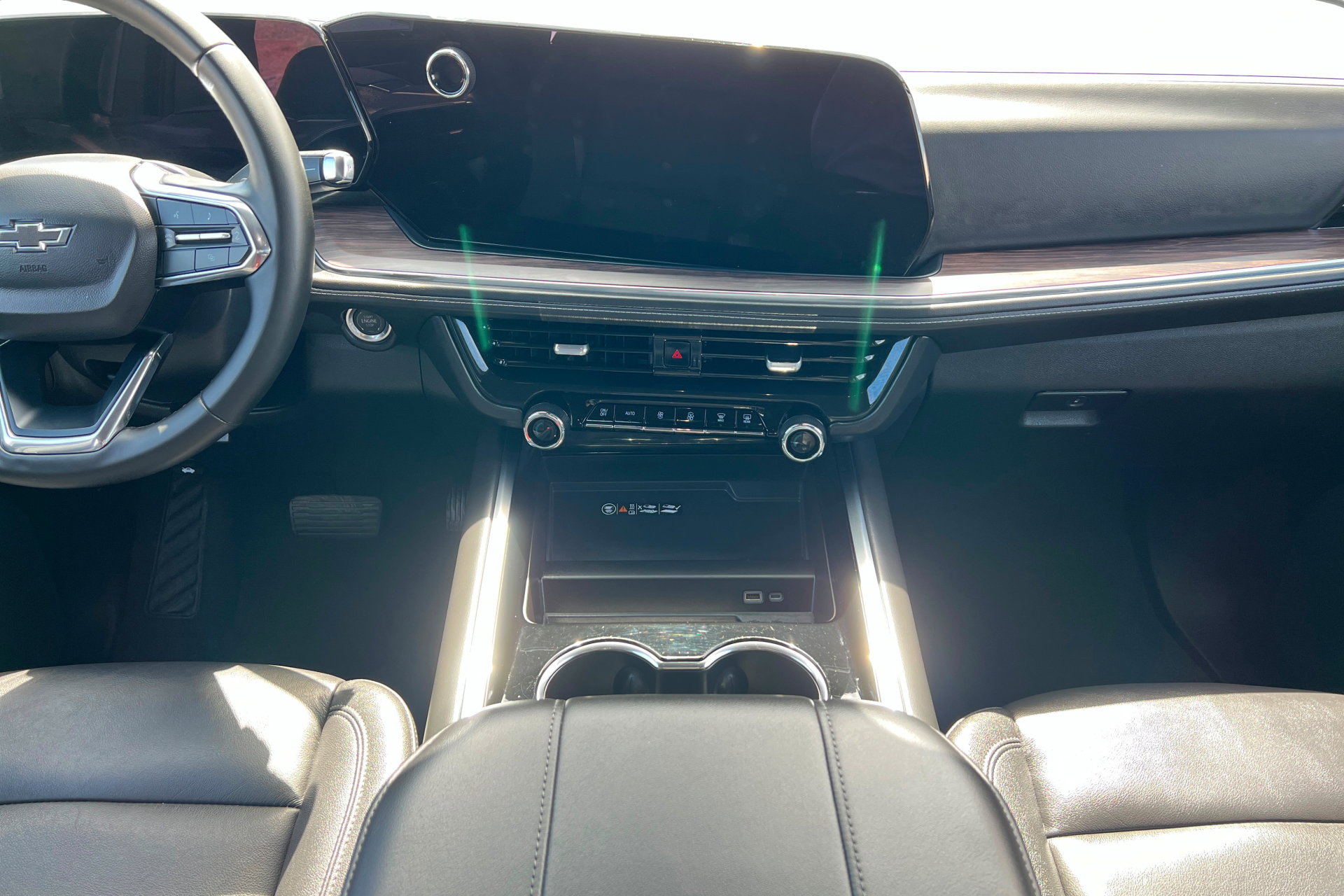 Used 2025 Chevrolet Suburban Z71 AWD/4WD image 14