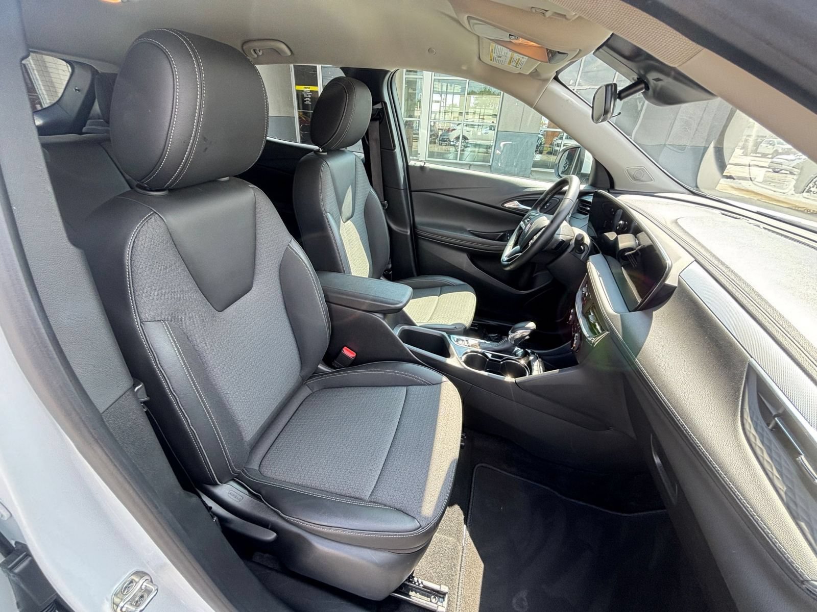 Used 2025 Buick Encore GX Preferred FWD image 35