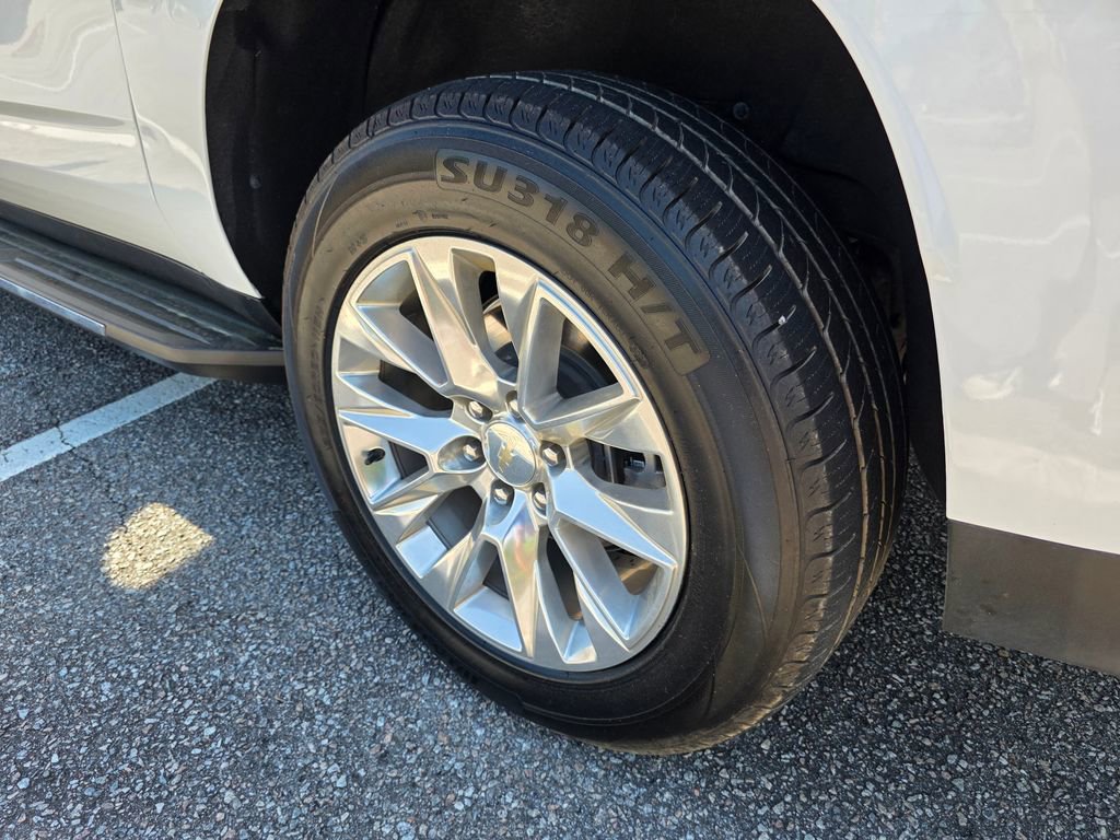 Used 2023 Chevrolet Suburban Premier image 33