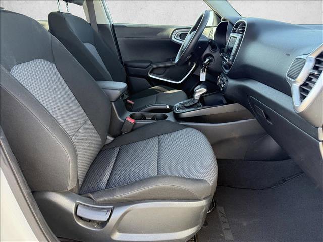 Used 2023 Kia Soul LX w/ LX Technology Package image 11