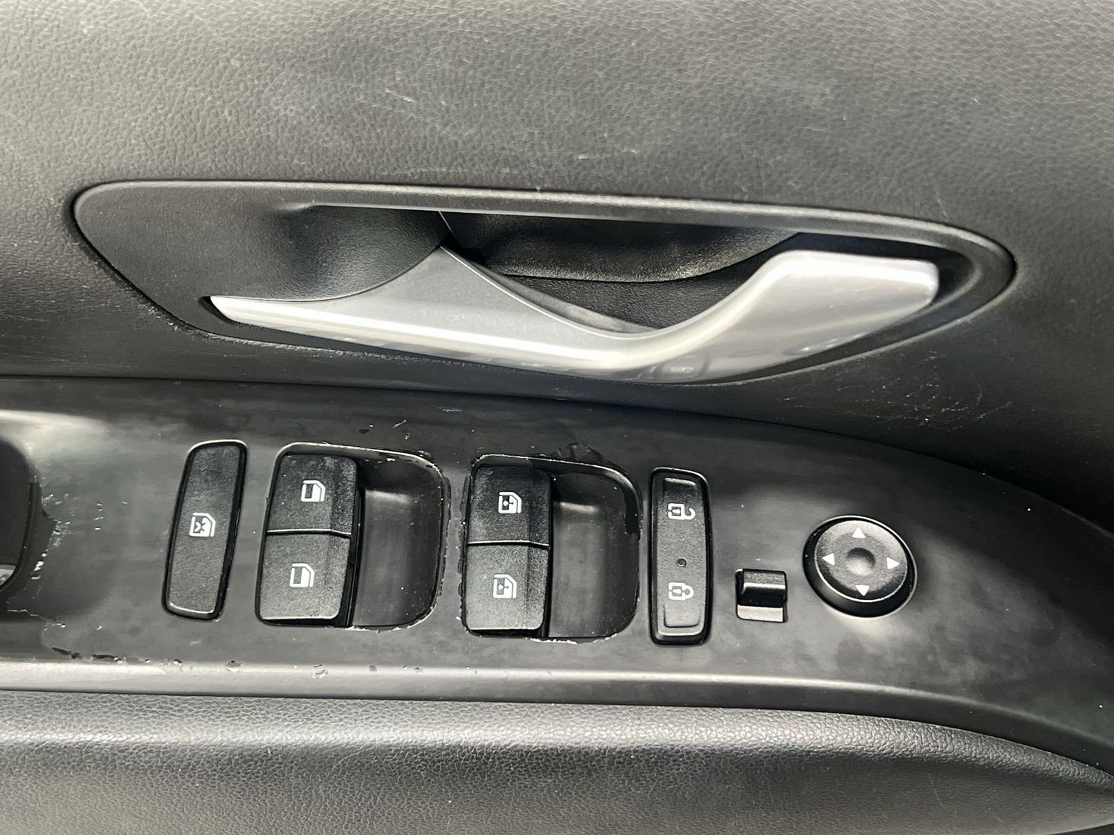 Used 2022 Hyundai Santa Cruz SEL Premium image 13