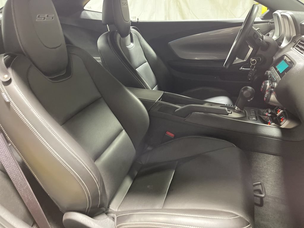 Used 2010 Chevrolet Camaro SS w/ LPO, Ground Effects Package RWD image 9