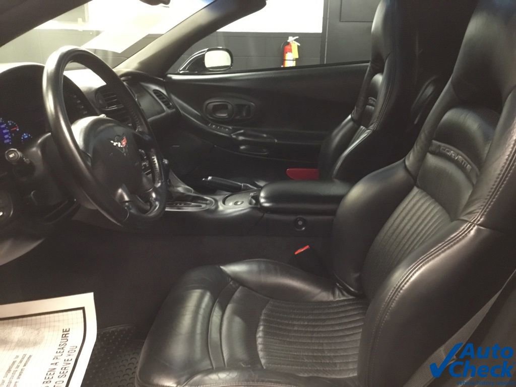 Used 2002 Chevrolet Corvette Coupe w/ Preferred Equipment Group2 RWD image 19