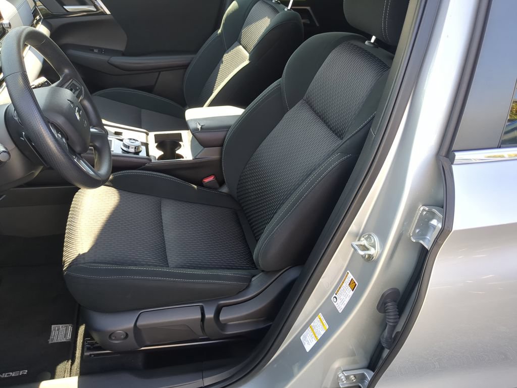 Used 2024 Mitsubishi Outlander ES FWD image 18