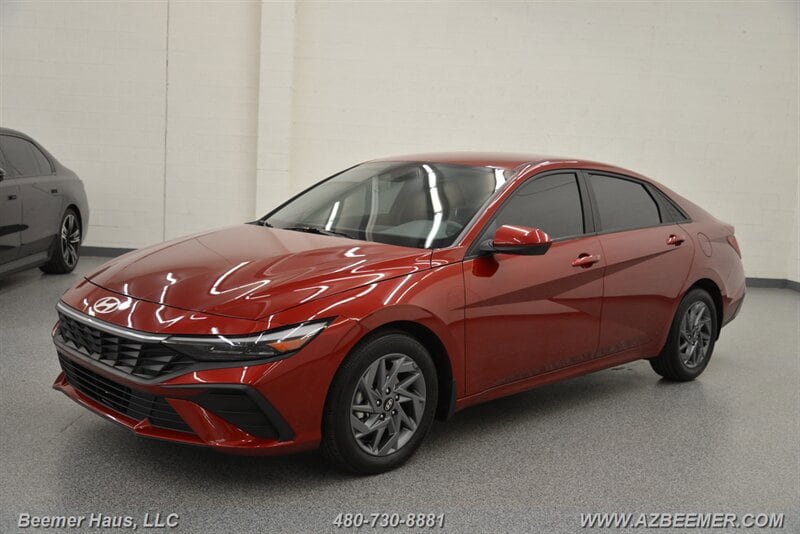 Used 2024 Hyundai Elantra SEL FWD image 3