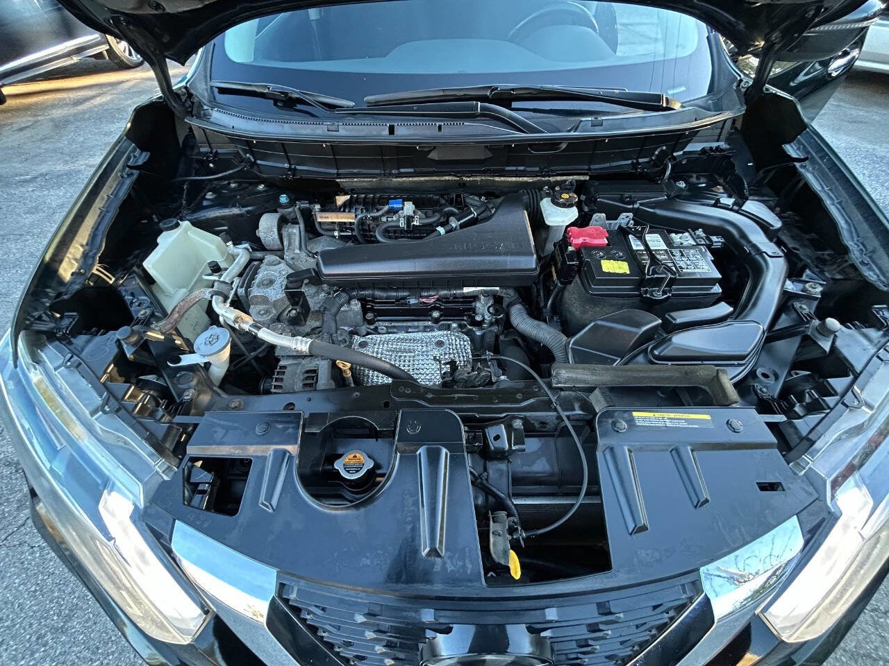 Used 2020 Nissan Rogue SV image 15