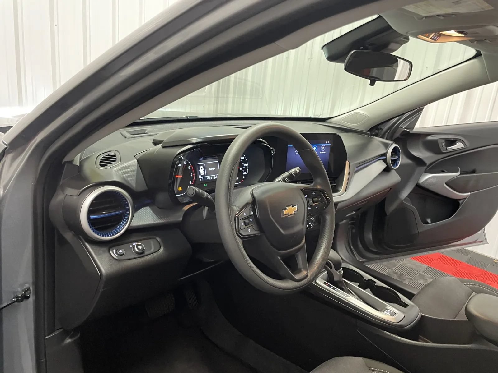 Used 2026 Chevrolet Trax LS w/ Driver Confidence Package FWD image 34