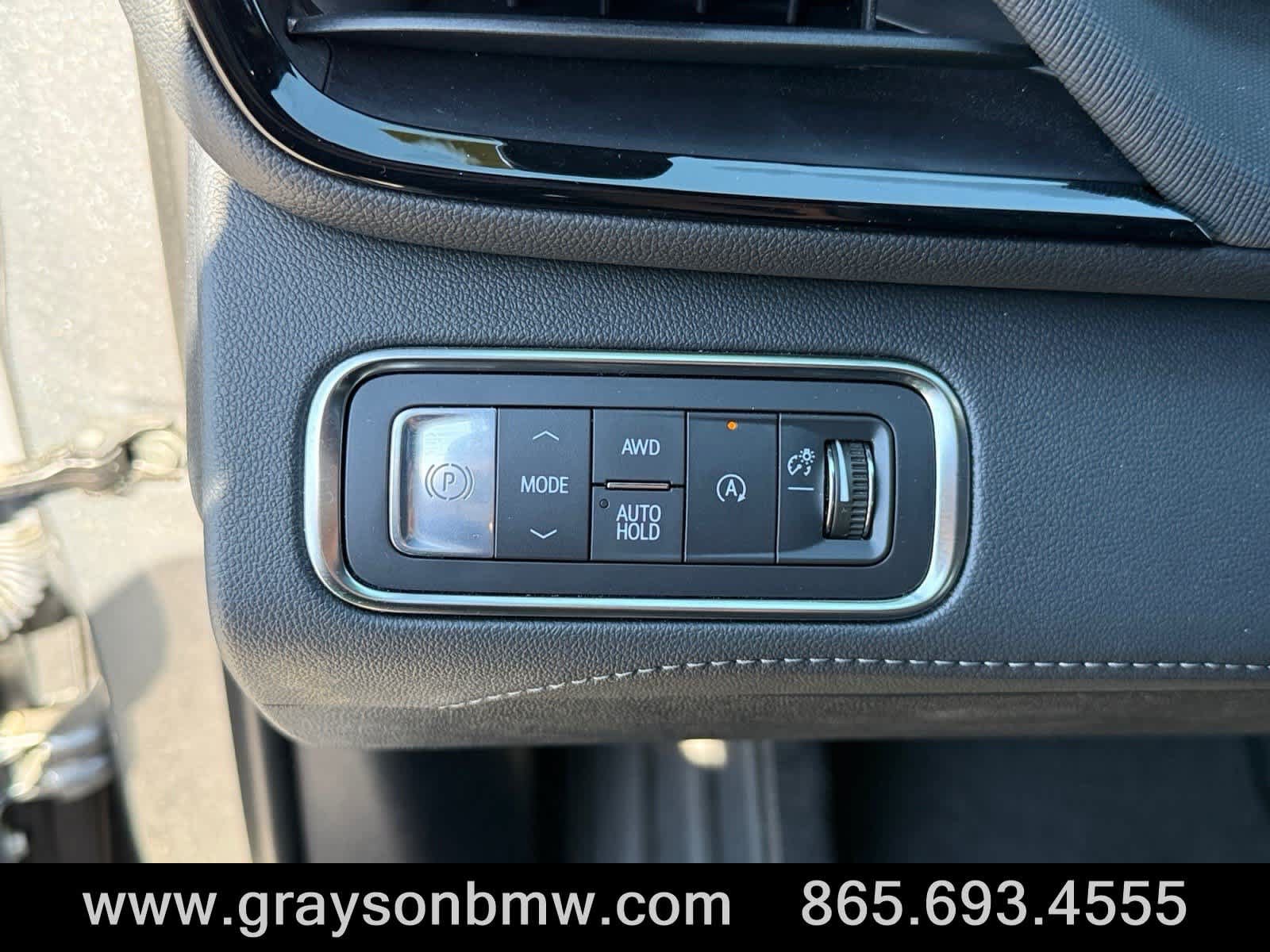 Used 2025 Buick Enclave Preferred AWD/4WD image 30