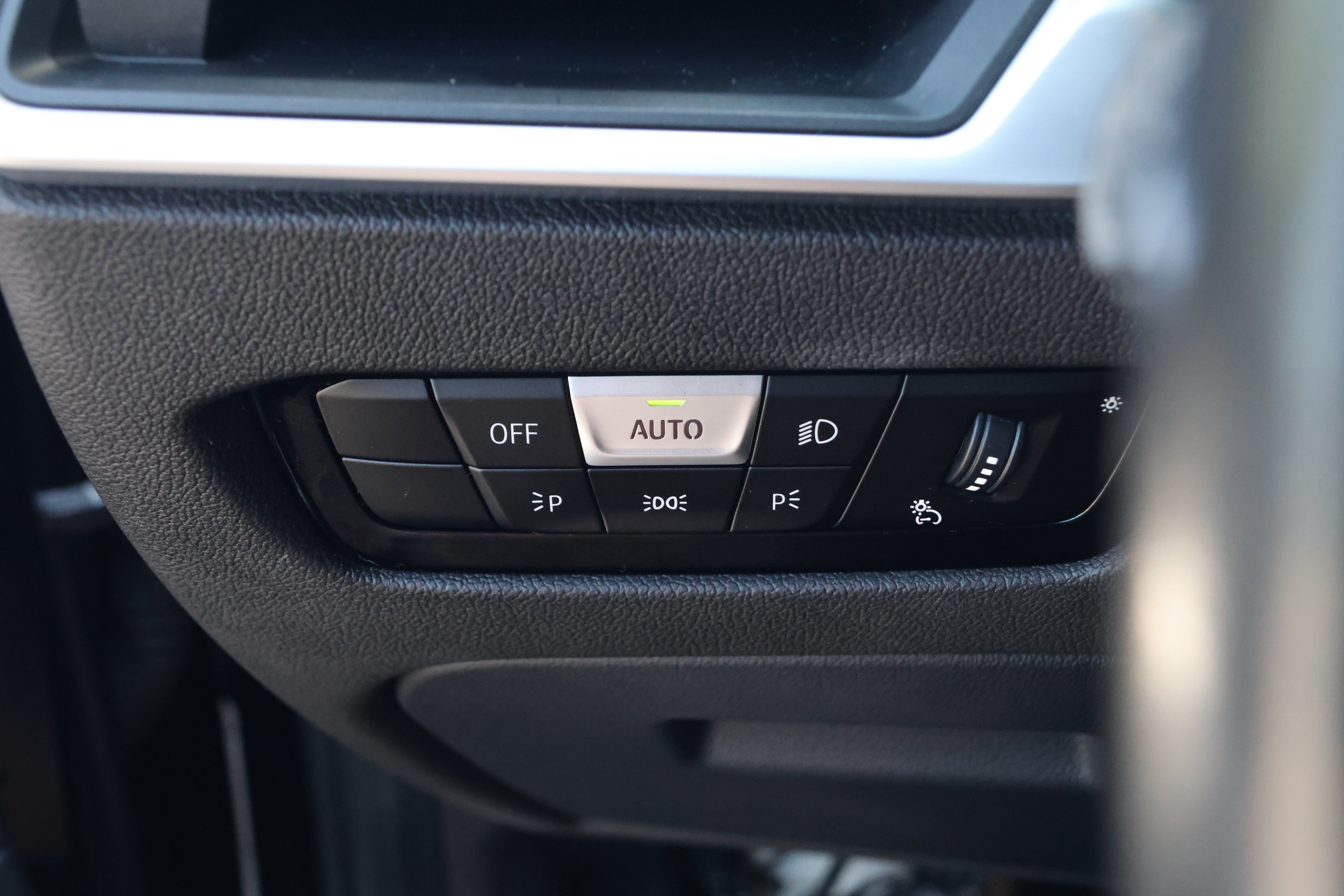 Used 2020 BMW 330i Sedan w/ Driving Assistance Package RWD image 15
