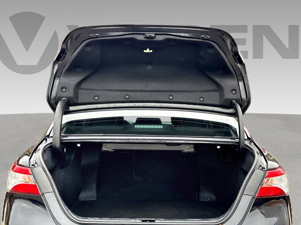 Used 2020 Toyota Camry SE image 19