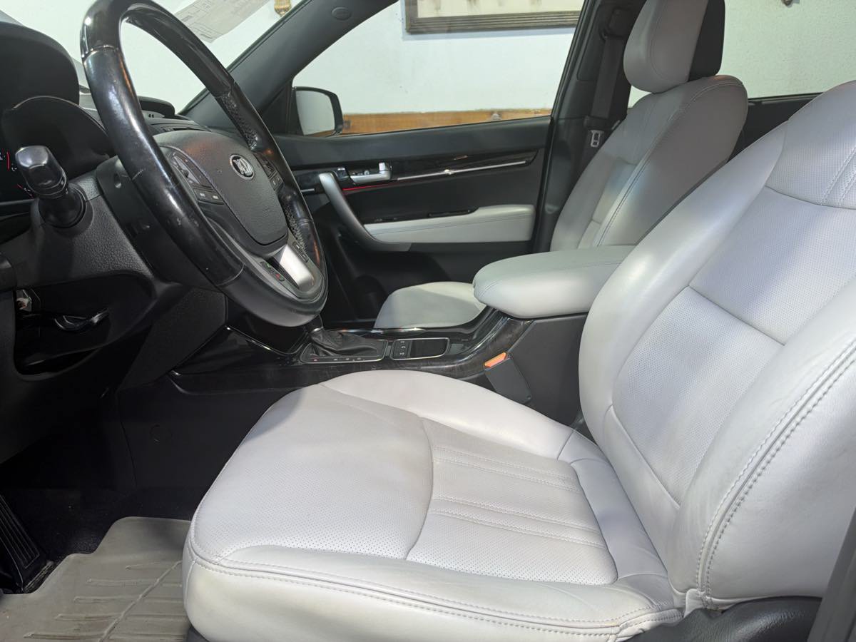 Used 2015 Kia Sorento SX FWD image 14