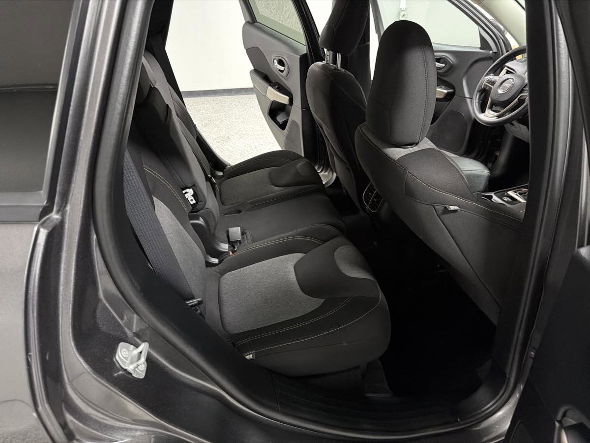 Used 2018 Jeep Cherokee Latitude image 29