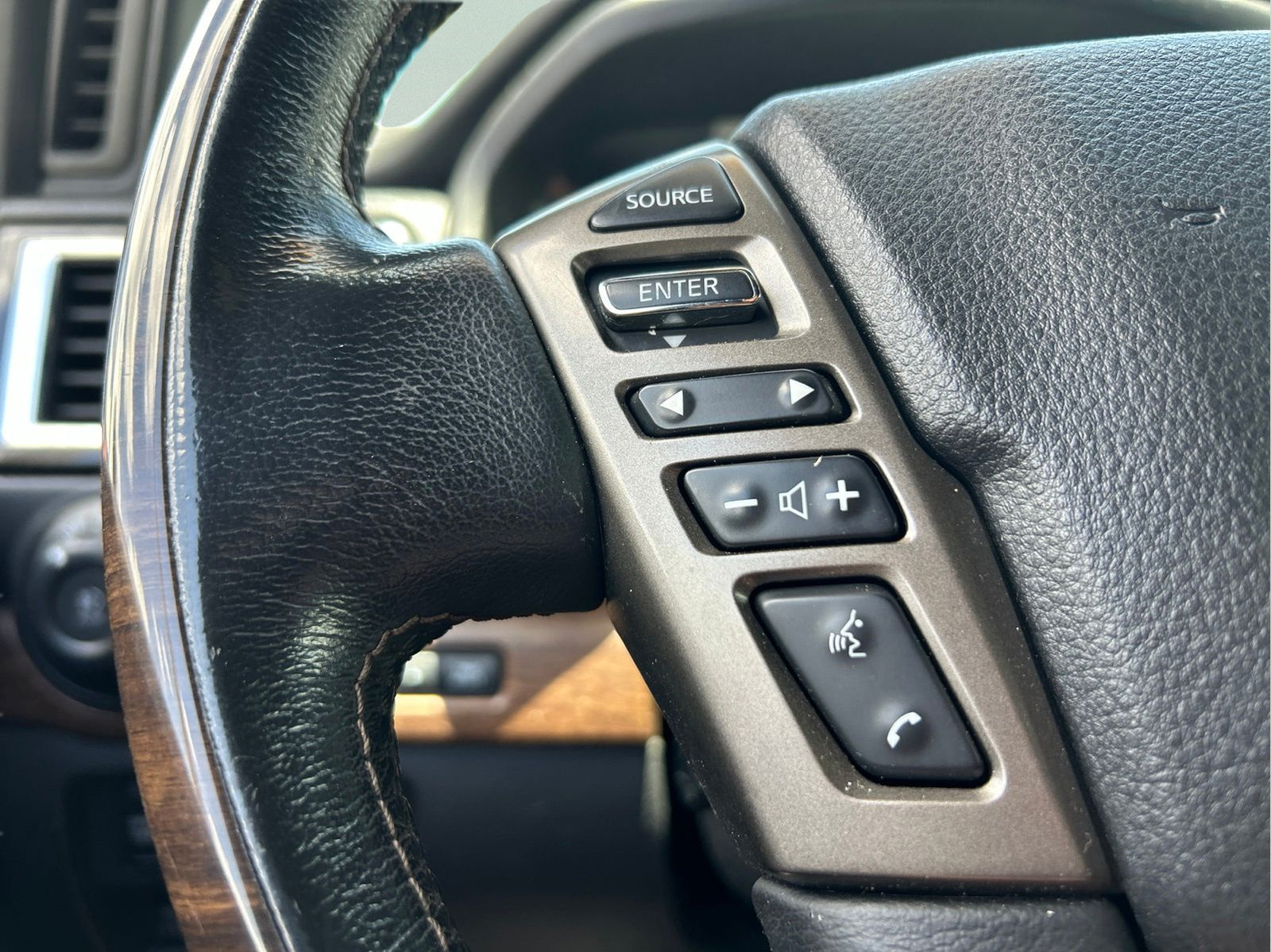 Used 2021 Nissan Titan Platinum Reserve w/ Moonroof Package AWD/4WD image 14