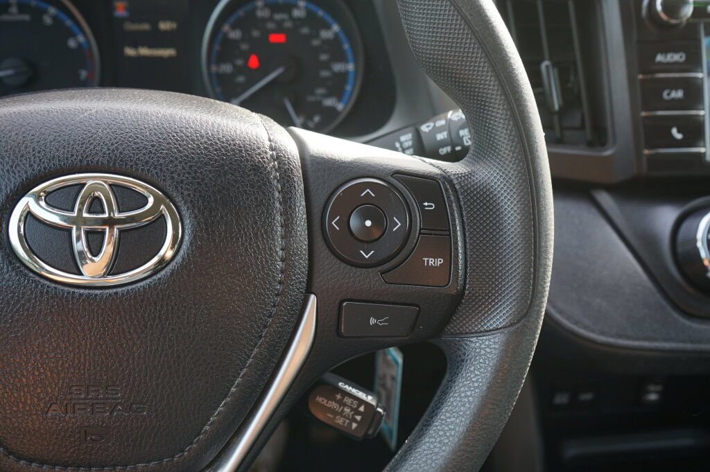 Used 2018 Toyota RAV4 LE w/ All Weather Liner Package FWD image 20