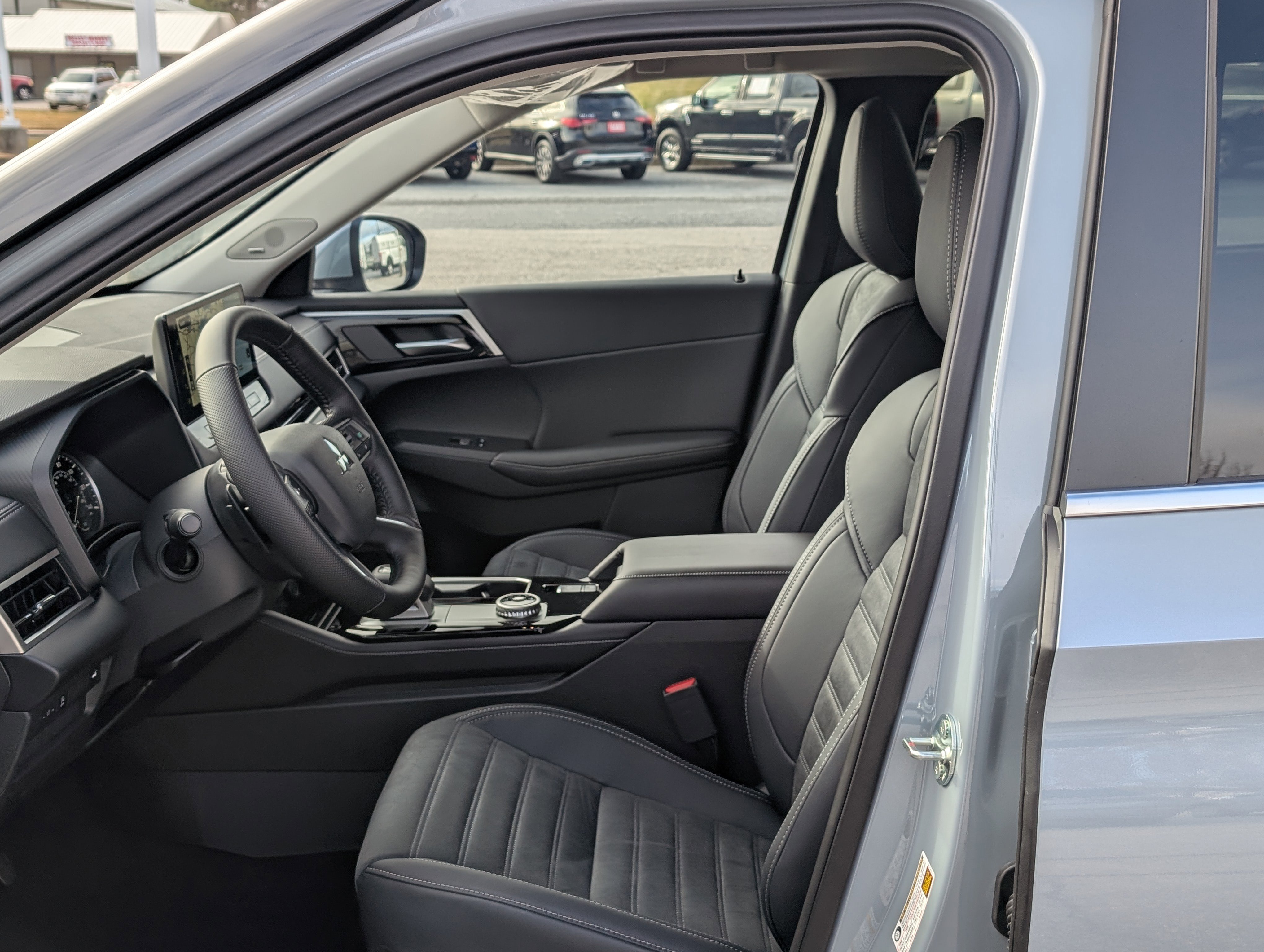 New 2026 Mitsubishi Outlander SE image 16