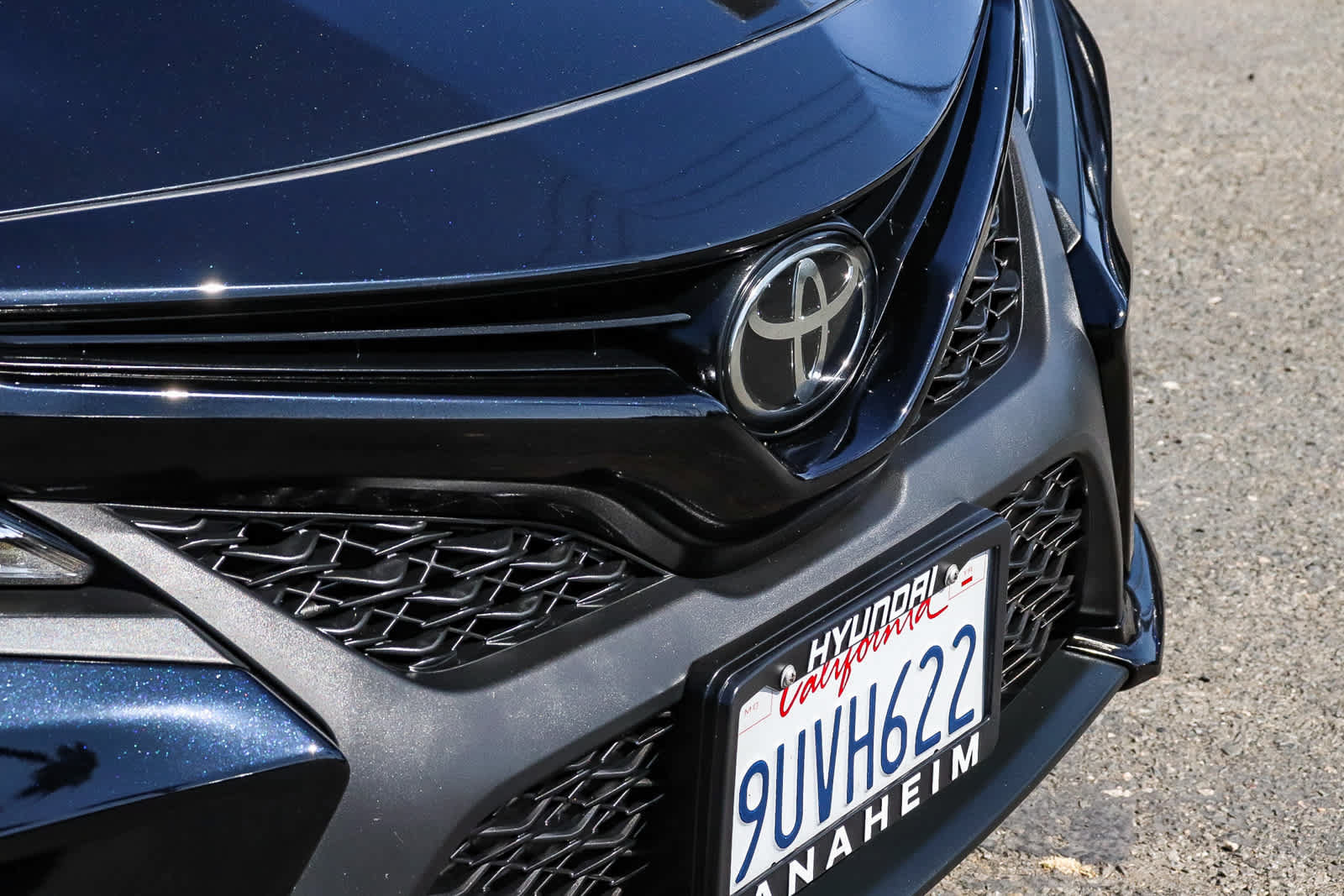 Used 2018 Toyota Camry SE FWD image 6