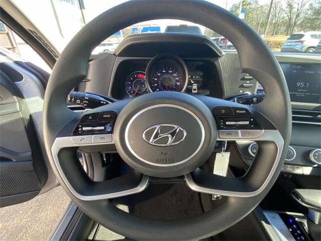 Used 2023 Hyundai Elantra SE image 17
