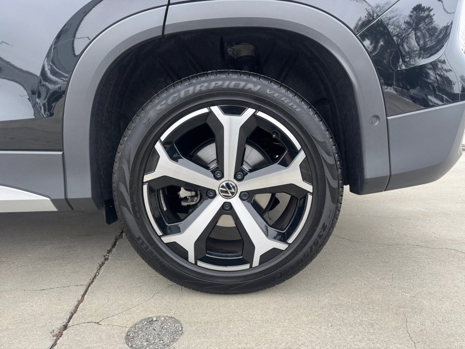Certified 2025 Volkswagen Tiguan SE image 26