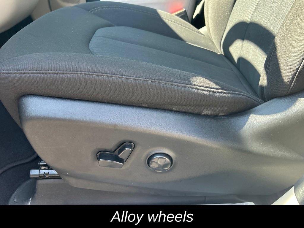 Certified 2020 Chrysler Pacifica Touring FWD image 16