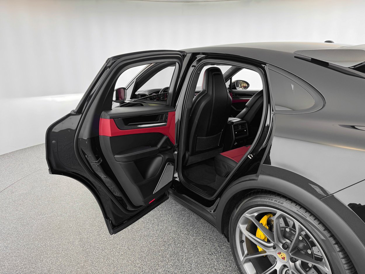Used 2024 Porsche Cayenne Turbo GT image 22
