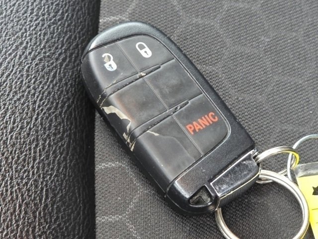 Used 2020 Jeep Compass Latitude image 34