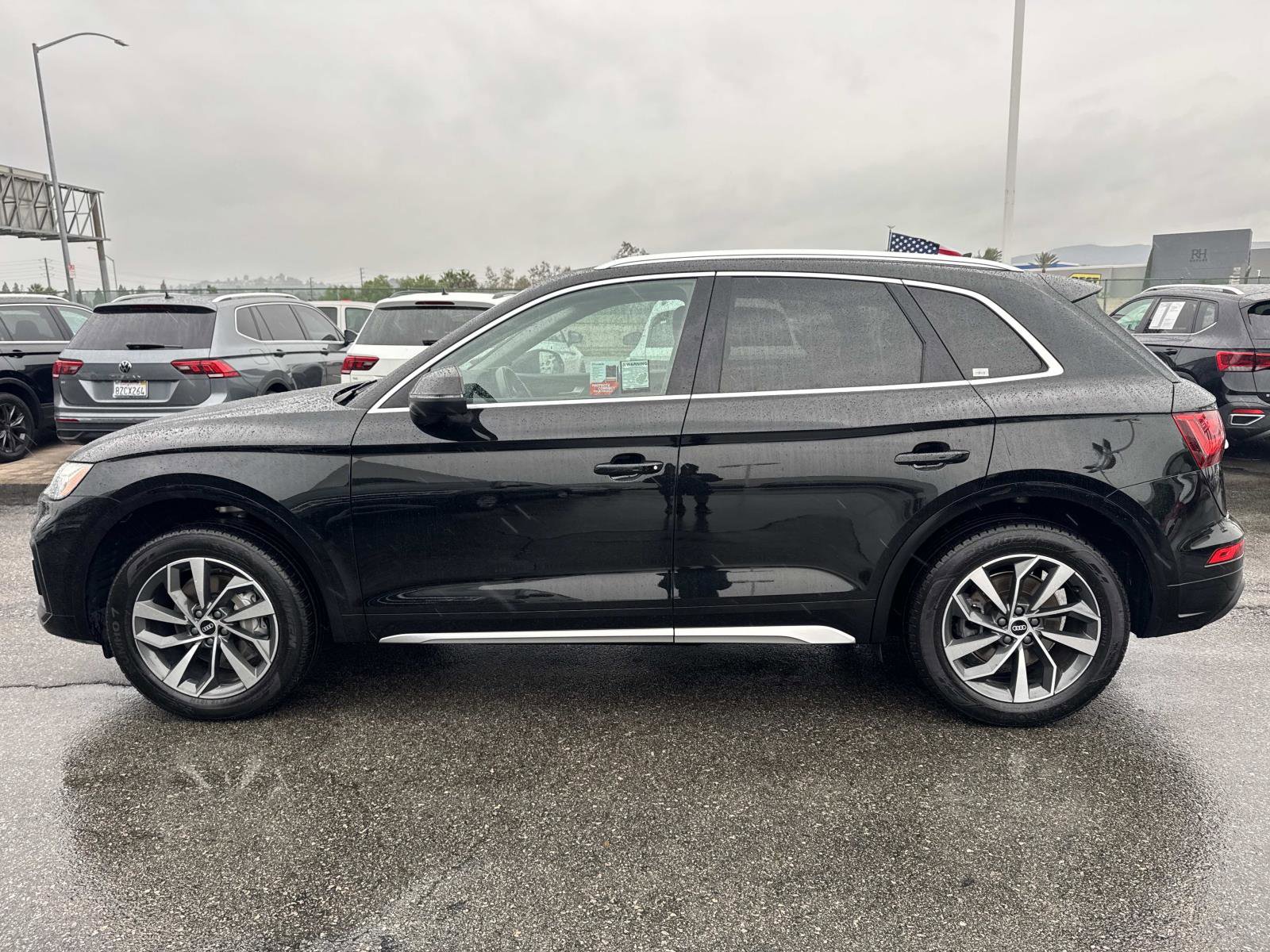 Used 2021 Audi Q5 Premium Plus w/ Premium Plus Package image 2