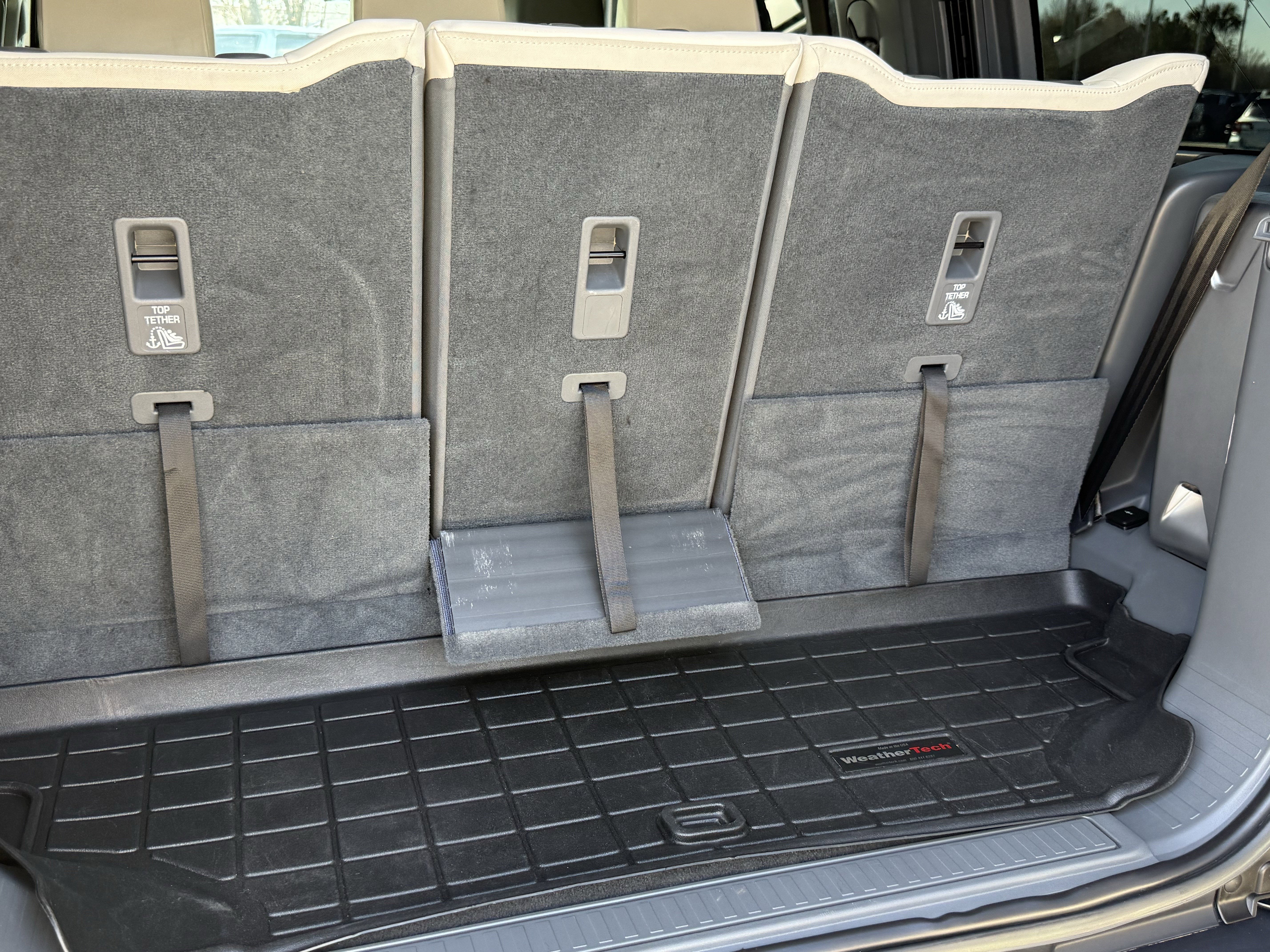 Used 2023 Land Rover Defender 130 First Edition image 32