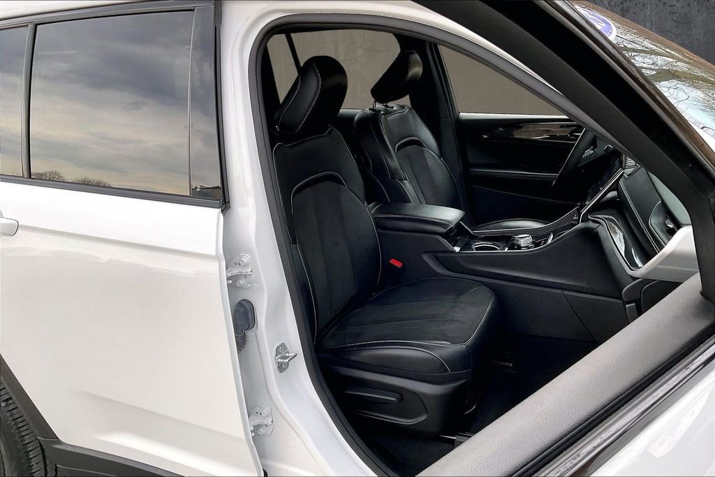 Used 2023 Jeep Grand Cherokee Altitude image 27