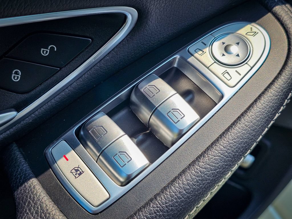 Used 2017 Mercedes-Benz C 300 4MATIC Sedan image 11