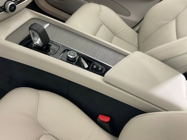 Certified 2023 Volvo XC60 B5 Plus AWD/4WD image 14
