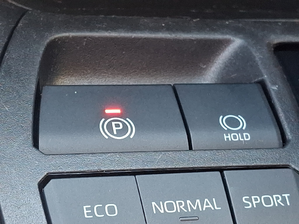 Used 2022 Toyota RAV4 XLE AWD/4WD image 25