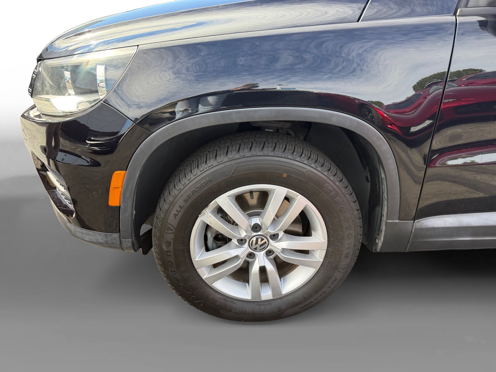 Used 2014 Volkswagen Tiguan S FWD image 9
