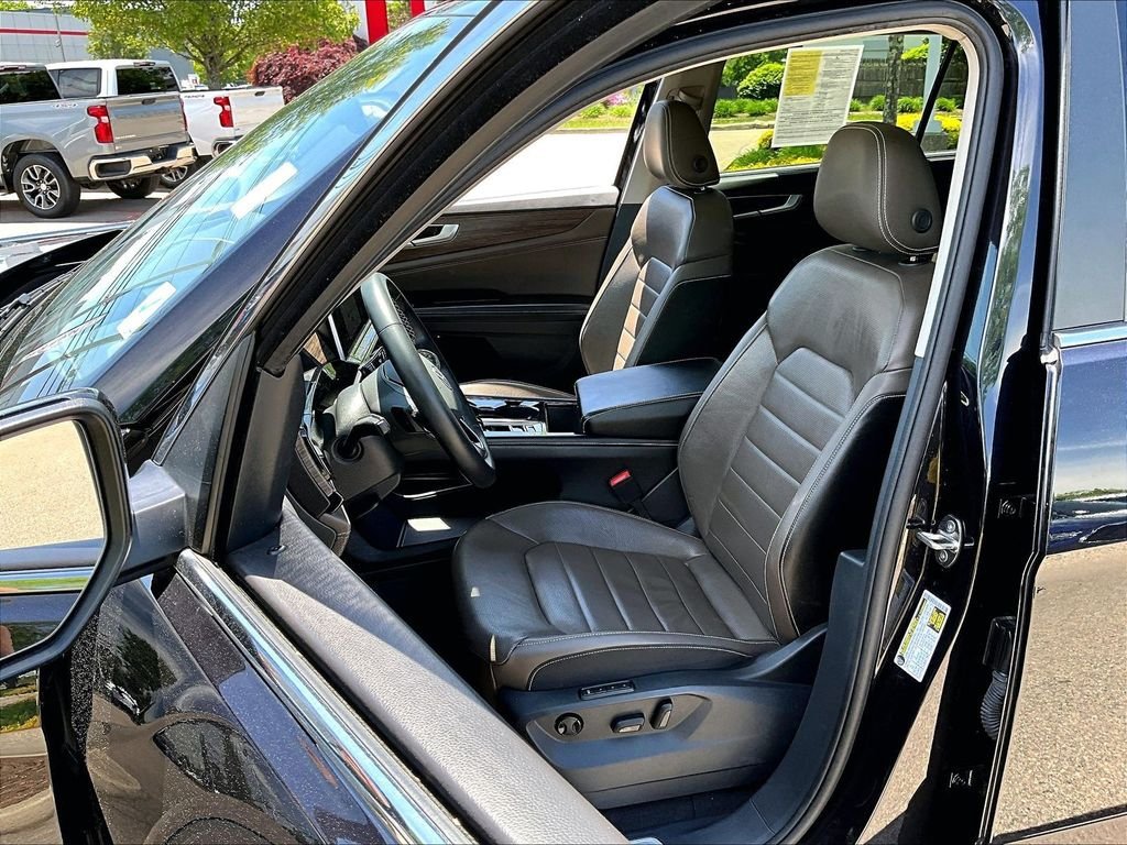 Used 2024 Volkswagen Atlas SEL AWD/4WD image 10