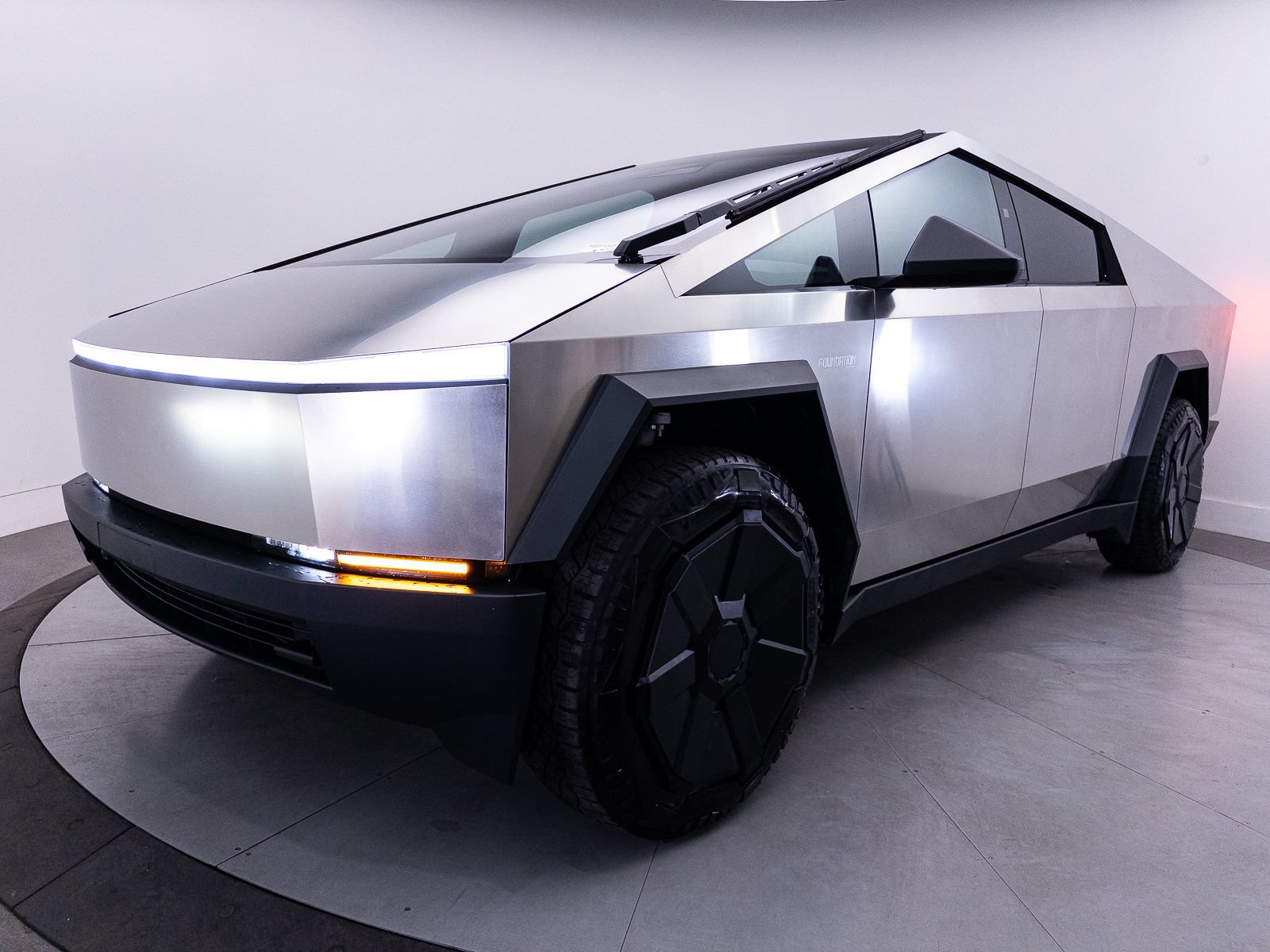 Used 2024 Tesla Cybertruck AWD Crew Cab image 14