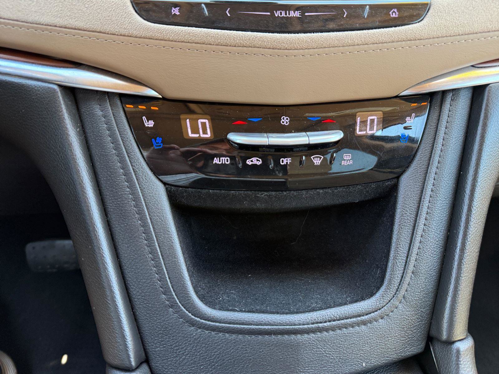 Used 2018 Cadillac XT5 Platinum w/ Driver Assist Package AWD/4WD image 32